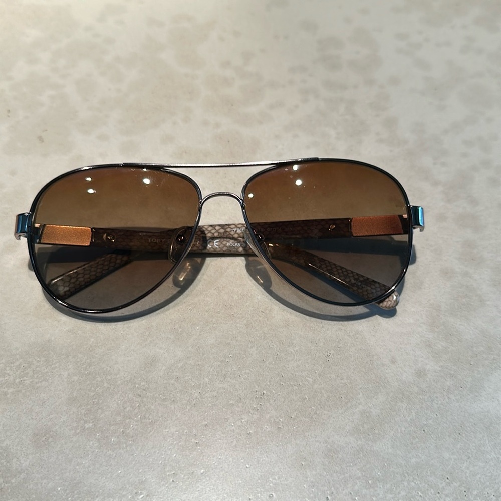 Tory Burch Aviator Sunglasses: 6010 103/T5 57-14 135 2P